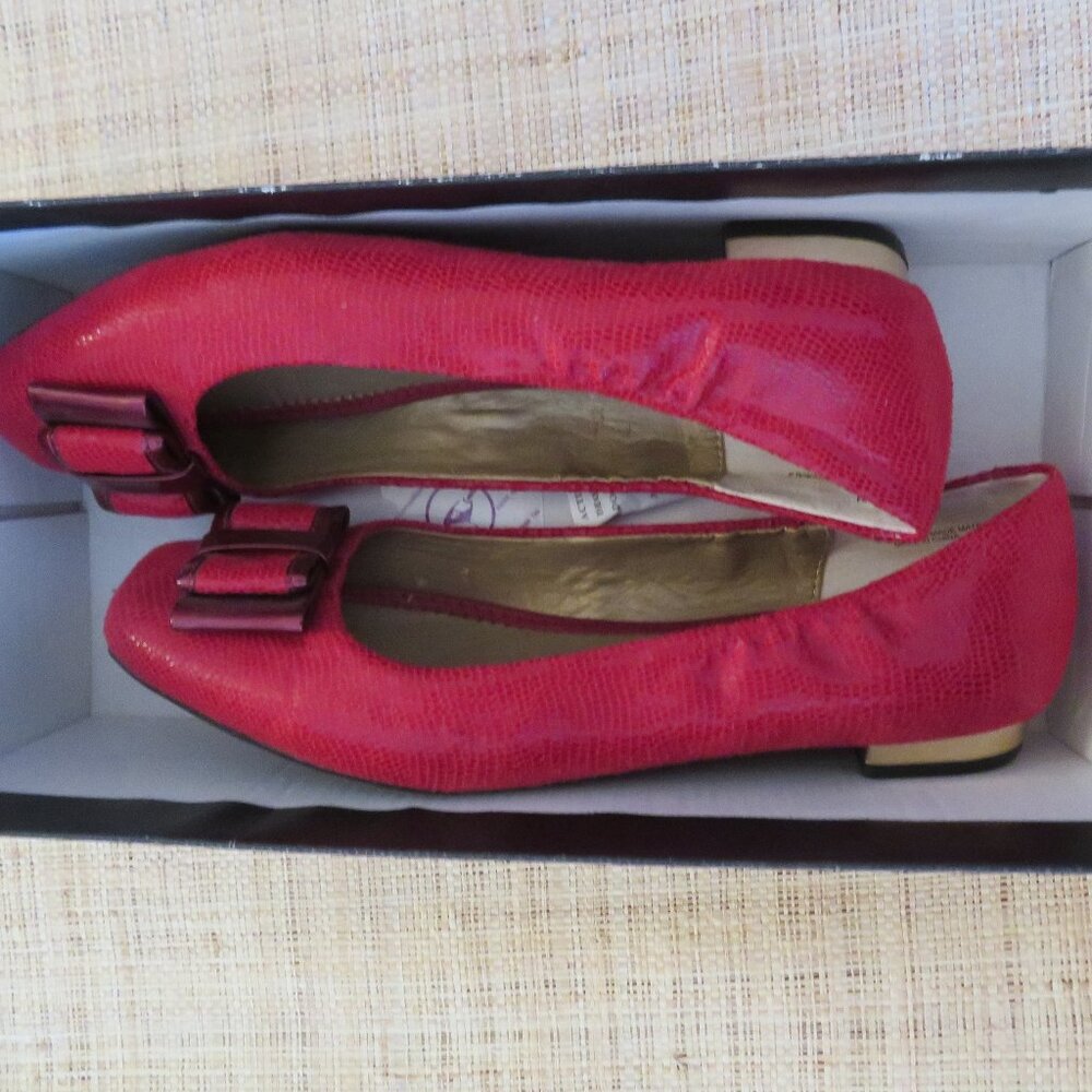 NWOT Red MeToo Leather Flats with a Bow Sz 7.5 - Picture 11 of 11